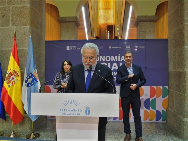 O Parlamento de Galicia acolle a exposición "Economía social no corazón da nosa historia"